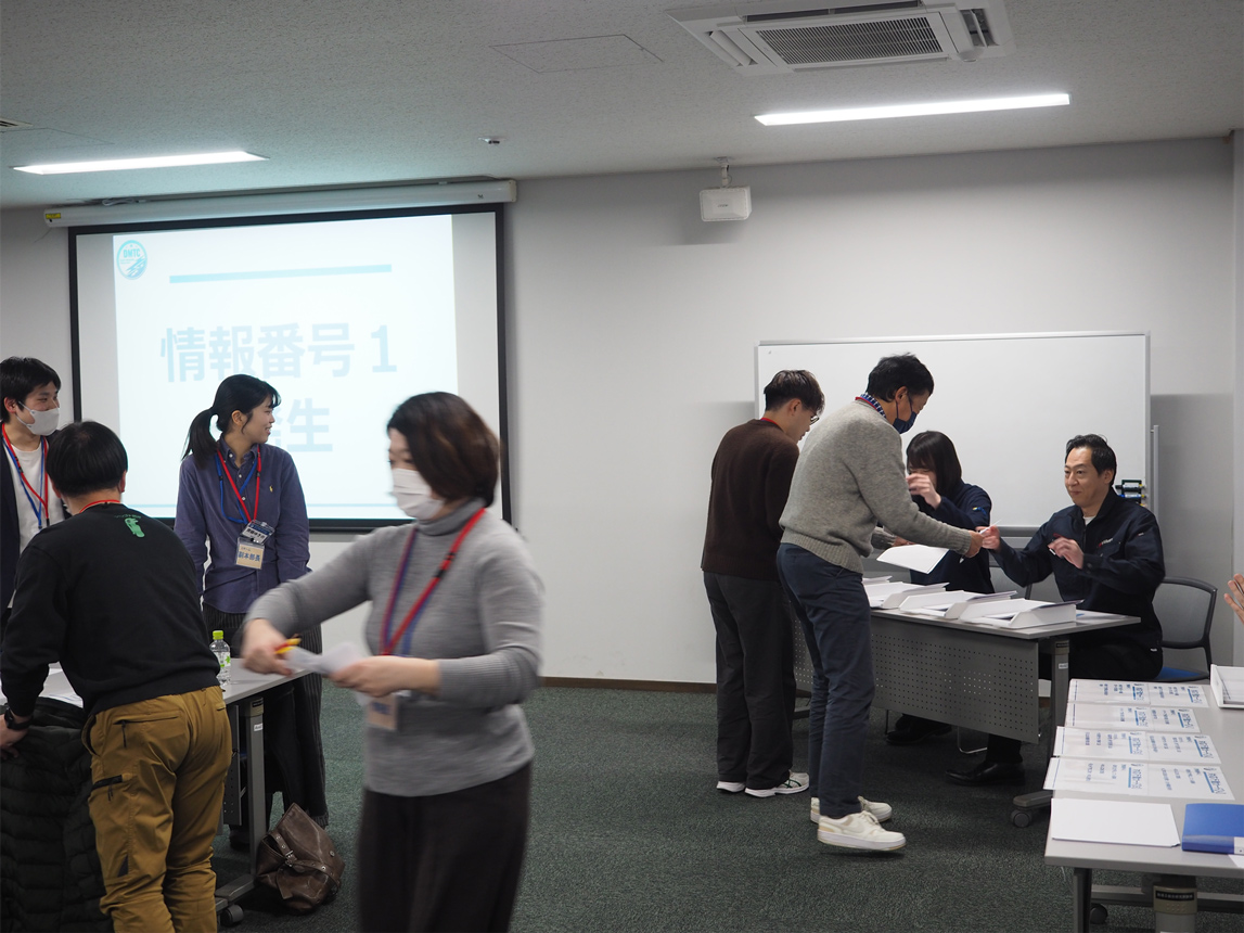 情報デスク・対応コーナーの様子